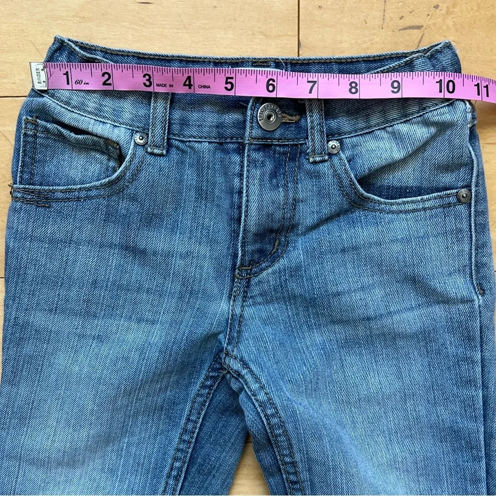 Epic Threads straight leg distressed‎ jeans, sz 5, light wash, snap, adjustable
